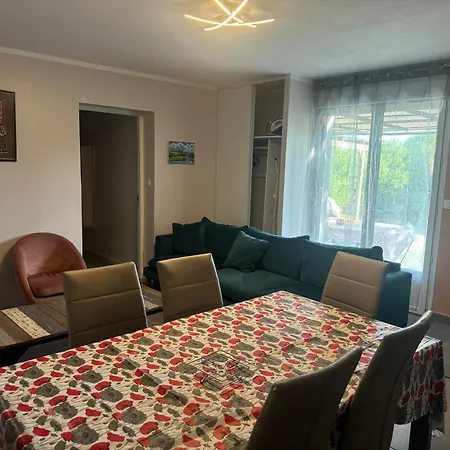 Nid Douillet Nyaraló Villemoustaussou